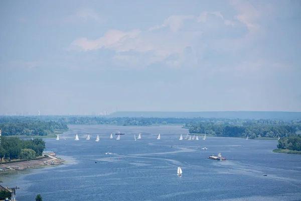 Dnipro Nehri 'nin güzel manzarası. Vytachiv, Ukrayna