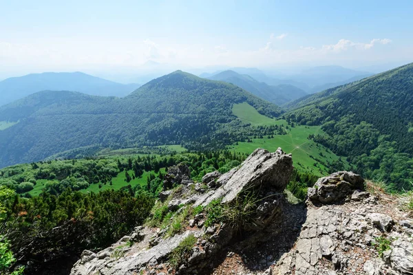 Ladera Rocosa Con Vista Los Caminos Cruzados Valle Vratna Parque —  Fotos de Stock