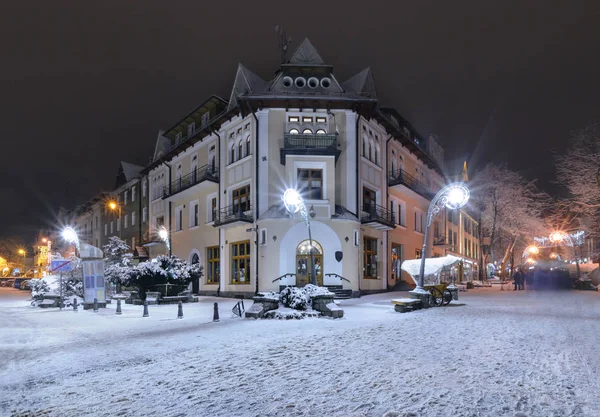 Hermosa Casa Calle Principal Zakopane Noche Nieve Polonia Europa — Foto de Stock