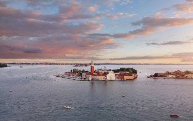 San Giorgio di Maggior ile Venedik'in panoramik hava şehir manzarası