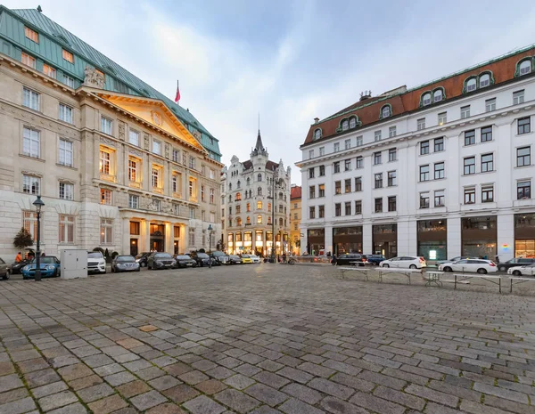 The square in the central part of Vienna after sunset. — Stock Photo, Image