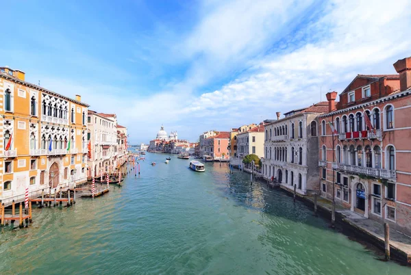 La mejor vista del Gran Canal y Basílica de Santa Maria della Salu — Foto de Stock