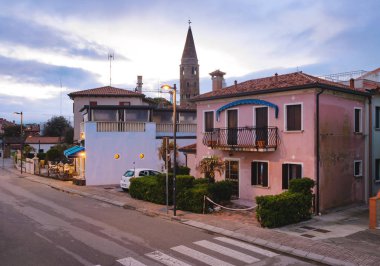 akşam Caorle güzel binalar