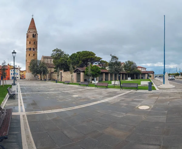 The square in the centre of Caorle — Stock Photo, Image