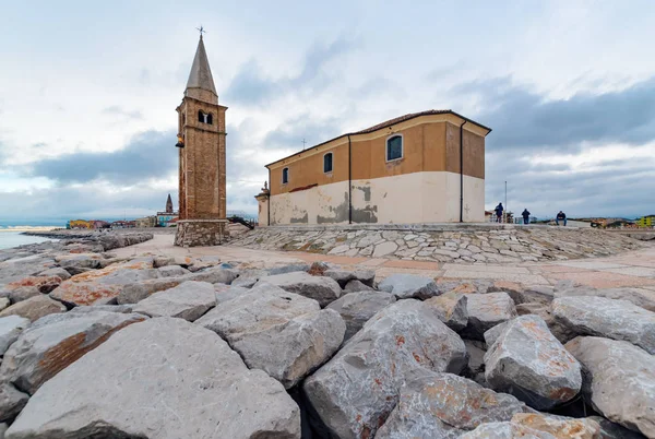 A templom Caorle, foto nap. — Stock Fotó