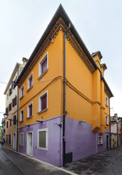 Colorida casa en el centro de Caorle — Foto de Stock