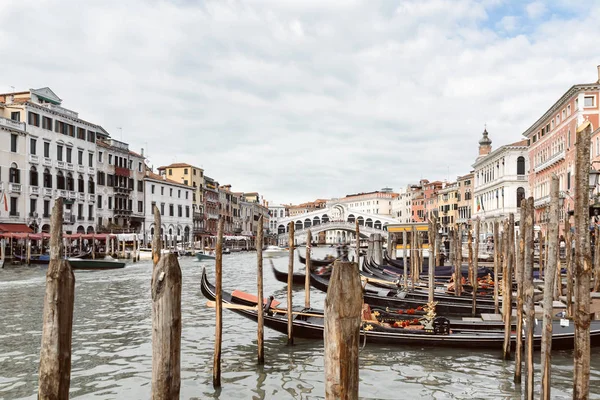 Ver el Gran Canal y el Puente de Rialto en Venecia — Foto de Stock