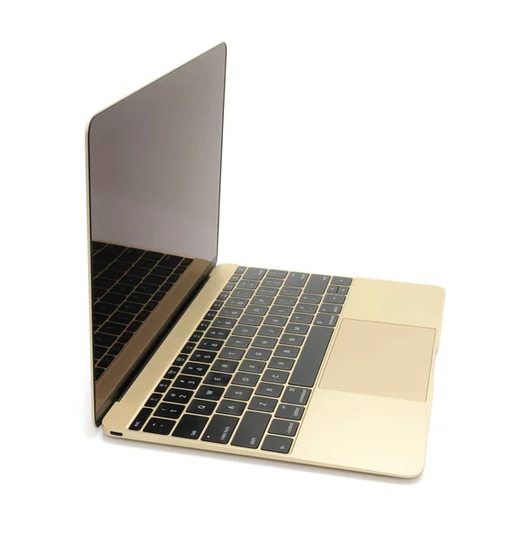 Laptop ouro em design popular, isolado em um branco — Fotografia de Stock