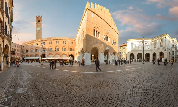 Prefeitura de Treviso à noite. Treviso. — Fotografia de Stock