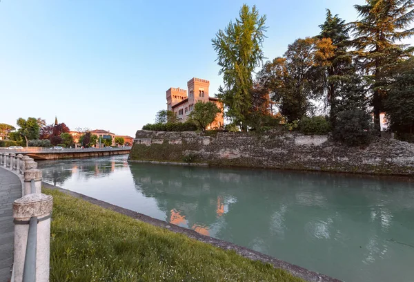 akşam Treviso rıhtım ve kale