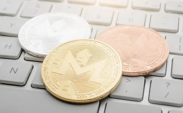 Különböző Monero cryptocurrency érmék — Stock Fotó