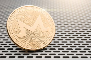 monero, bilgisayar kafes arka planda. 