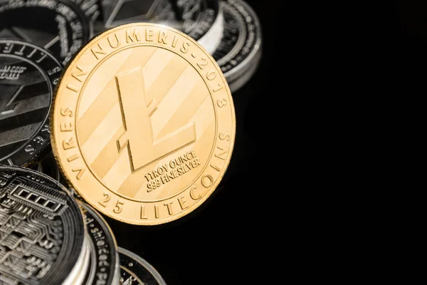 Litecoin izolált fekete alapon. — Stock Fotó