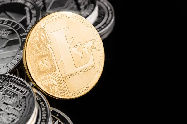 Litecoin izolált fekete alapon. — Stock Fotó