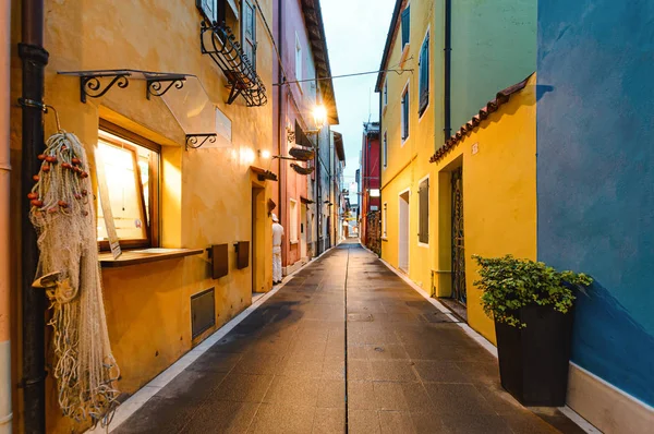 Rua colorida na cidade velha de Europa . — Fotografia de Stock