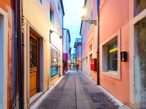 Colorida calle en la Ciudad Vieja de Europa . — Foto de Stock