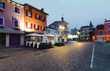 Eski şehirde colorfull kare