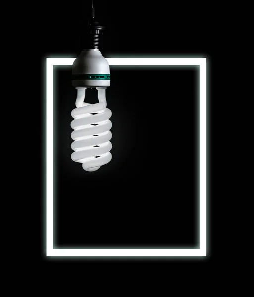Die weiße Glühbirne liegt auf schwarzem Hintergrund mit Neon-Rahmen. — Stockfoto