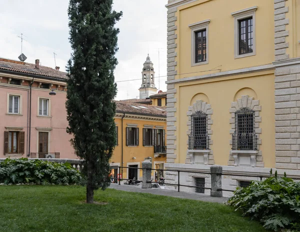 Antigua plaza de Verona al atardecer — Foto de Stock