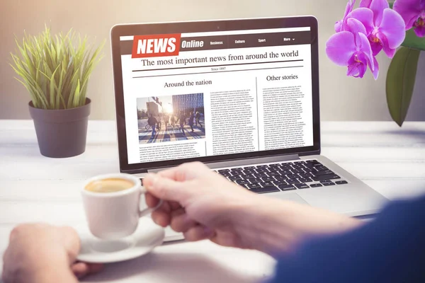 Men Reading News Laptop Screen Mockup Website Newspaper Portal Internet — Stock Photo, Image