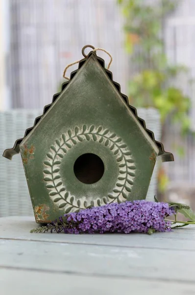 French Shabby Chic Decorative Green Birdhouse Purple Flowers Shallow Depth — Stock Photo, Image