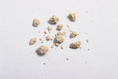 Beyaz arka plan, düz yatıyordu veya en iyi görünüm çok küçük böbrek taşı