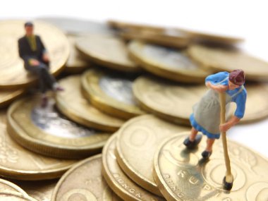 Para ÇamaşırHane Etkinliği için kavramsal Makro İllüstrasyon, işçi mini rakam oyuncak temiz 500 yüz rupiah altın endonezya sikke