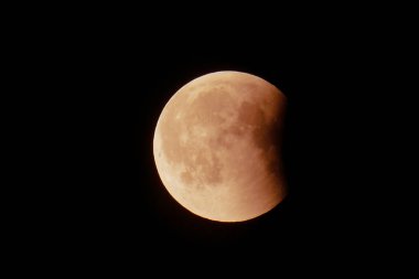 Amsterdam, Hollanda - 07-27-2018. Lunar Astroloji eclipse - son aşamada