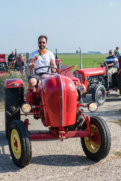 Katwoude Niederlande 2018 Mann Mit Sonnenbrille Und Weißem Shirt Auf — Stockfoto