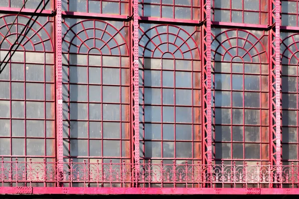 2018-10-01 Antwerp, Belçika: cam windows ve çelik büyük cam yüksek atlama, tren hall of Antwerp Merkez Tren Garı süsler. Antwerp, Belçika.