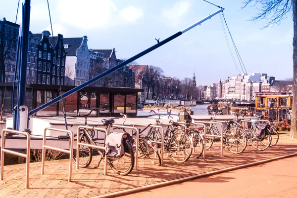 Amsterdamský pohled přes řeku Amstel — Stock fotografie