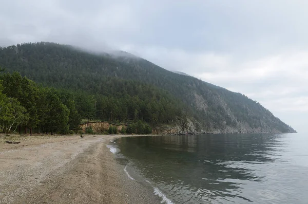 Playa de la mañana de la bahía de Sukhaya, lago Baikal — Foto de Stock