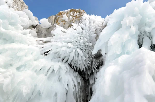 Spruzzi Ghiaccio Rocce Pietre Congelate Formatisi Durante Congelamento Del Lago — Foto Stock