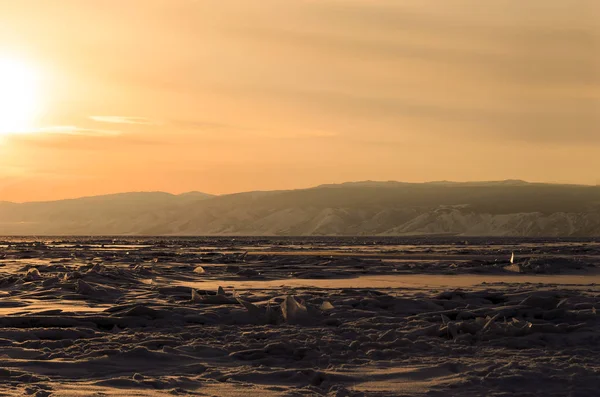 Zonsondergang Ijs Van Enge Kleine Zee Van Het Baikalmeer Sprankelend — Stockfoto