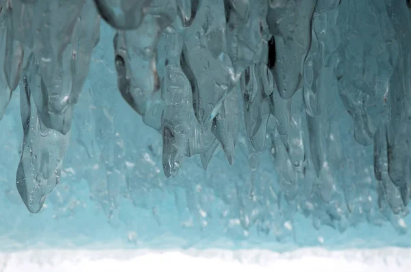 Zmrzlá Voda Bajkal Jedinečný Transparentní Modrý Rampouch Strop — Stock fotografie