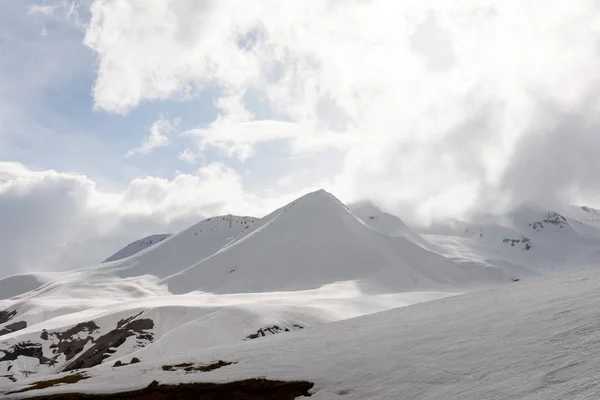 Snow-capped peaks of the Caucasus Mountains. Landscape along the military Georgian road — Free Stock Photo