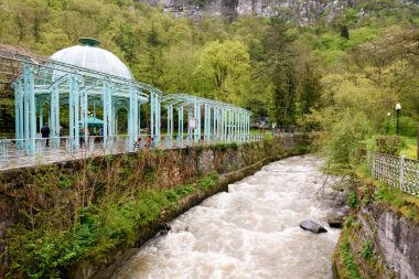 Kaplıca ve Kura Nehri ile yeşil köşk