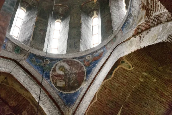 Timotesubani, Géorgie - Mai, 04 2019 : Intérieur de l'église de l'Assomption de la Bienheureuse Vierge Marie dans le monastère masculin de Timotesubani — Photo