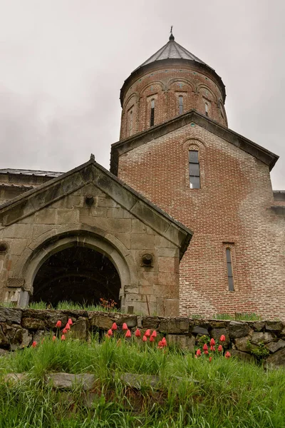 Timotesubani, Georgia - 04 de mayo de 2019: Iglesia de la Asunción de la Santísima Virgen María en el Monasterio de Timotesubani —  Fotos de Stock