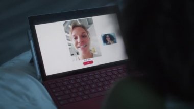 Görüntülü sohbet için Ipad Tablet monitörde ekran teknolojisiyle