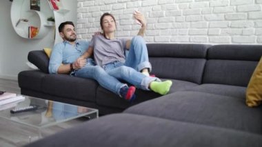 Evde alarak Selfie Divan genç çift