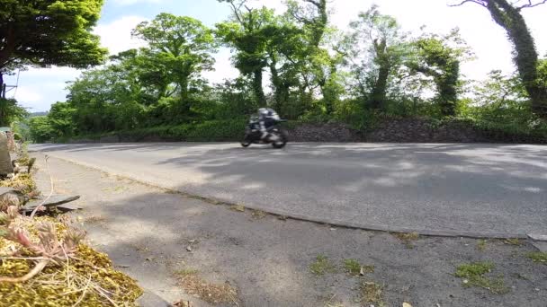 Isle Man Juni 2018 Motorfiets Bestuurders Paardrijden Fietsen Volle Snelheid — Stockvideo