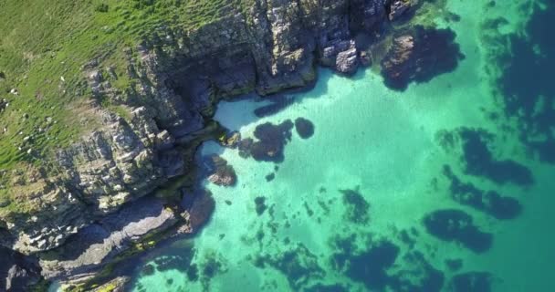 Drönare Som Flyger Skyn Över Kusten Nära Peel Isle Man — Stockvideo