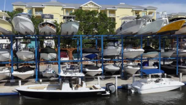 萨拉索塔 佛罗里达 2018年7月 玛丽娜在萨拉索塔 佛罗里达 美国与小船在存贮 — 图库视频影像