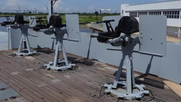 阿拉巴马州 2018年7月 战舰纪念公园 军事历史公园和博物馆在机动性 阿拉巴马 美国海军在二战期间在南达科他州的战舰上的防空炮 — 图库视频影像