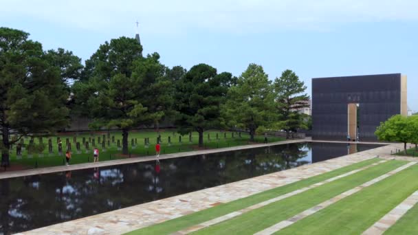 オクラホマシティ アメリカ合衆国 2018年 観オクラホマ シティ ナショナル メモリアルでオクラホマシティ アメリカ合衆国 記念碑およびランドマーク アメリカ — ストック動画