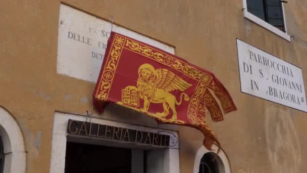 Vista Histórica Bandeira Veneziana Veneza Itália Símbolo Antiga República Veneza — Vídeo de Stock