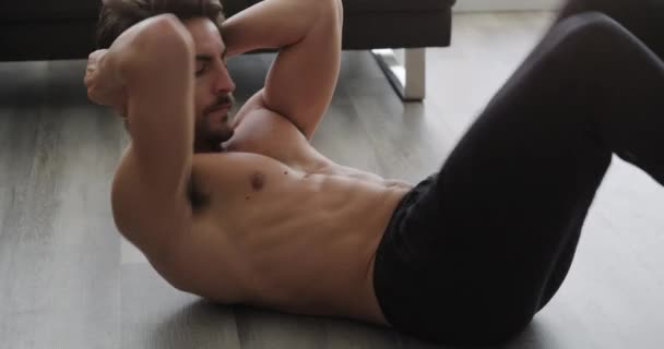 Frumos Tânăr Alb Formare Domiciliu Puternic Caucazian Atlet Sex Masculin — Videoclip de stoc