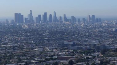 Ultra geniş açılı görünüş, Los Angeles, California, Amerika Birleşik Devletleri. Ünlü Amerikan şehri Tarih bize West Griffith Gözlemevi görüldüğü gibi Coast. Binalar, sokaklar, gökyüzü manzara ile kentsel görünümü