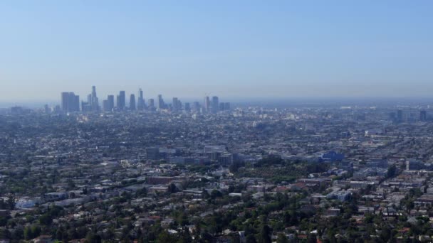 超広角ビューのロサンゼルス カリフォルニア州 アメリカ合衆国 有名なアメリカの都市私たち西海岸にグリフィス天文台から見た 都市の景観 — ストック動画